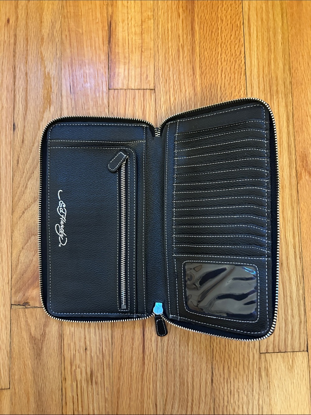 Ed Hardy Wallet - Picture 2 of 5